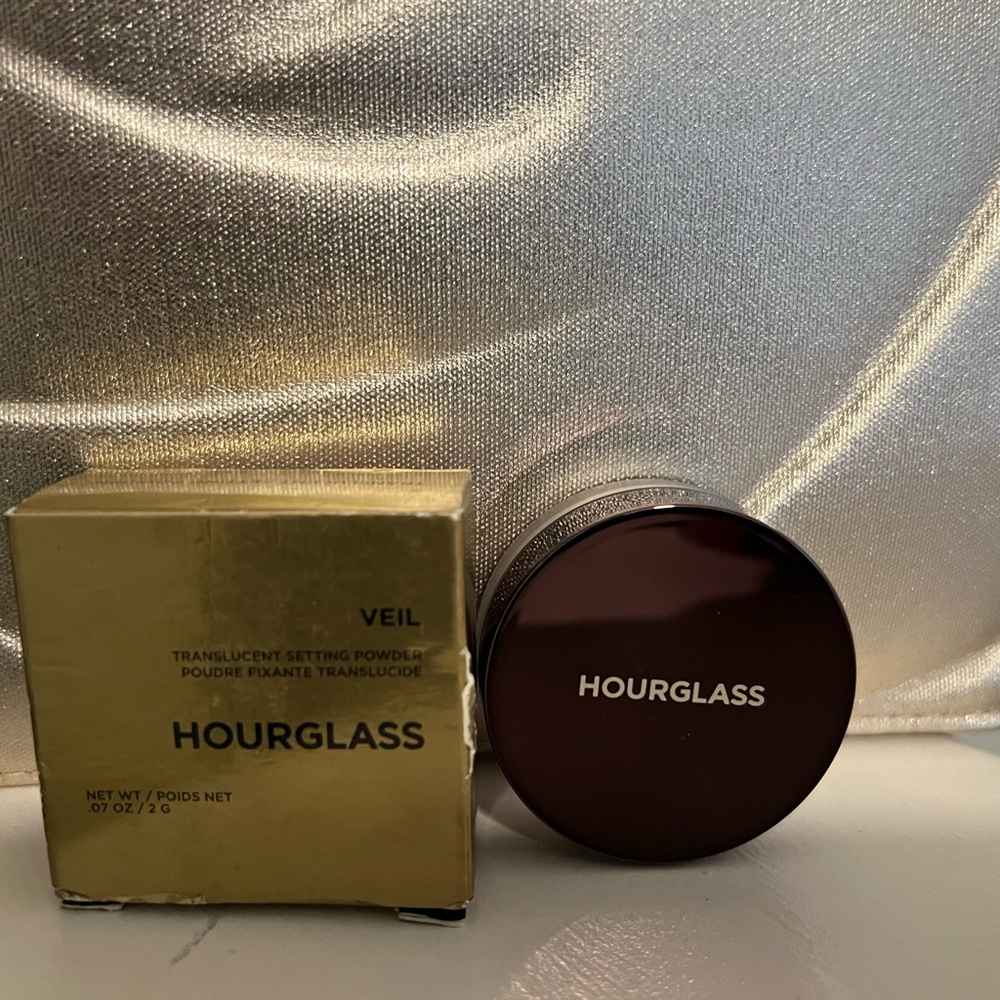 Hourglass VEIL Translucent Setting Powder - Picture 3 of 4